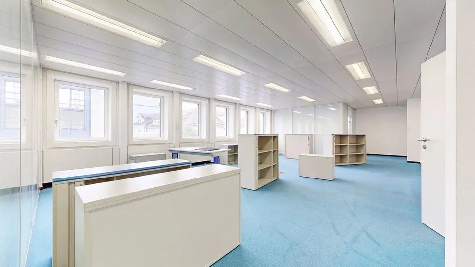 Top vernetzte Praxis-/Bürofläche mit hoher Laufkundschaft