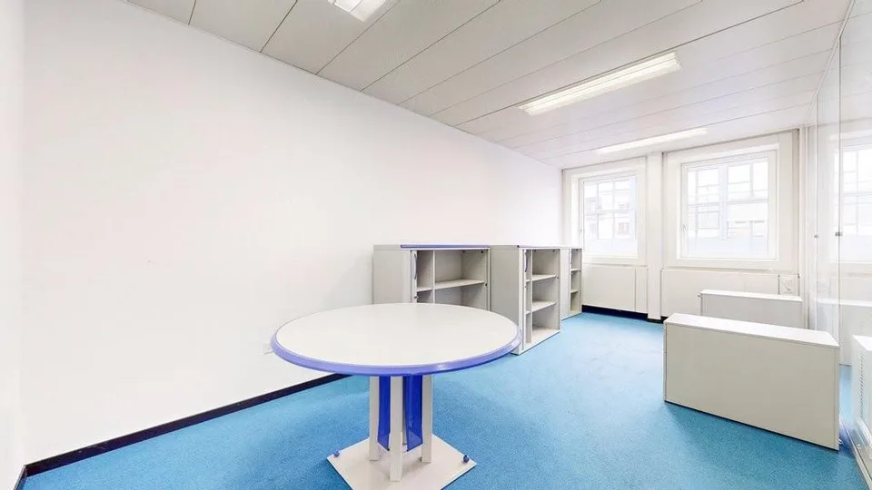 Top vernetzte Praxis-/Bürofläche mit hoher Laufkundschaft