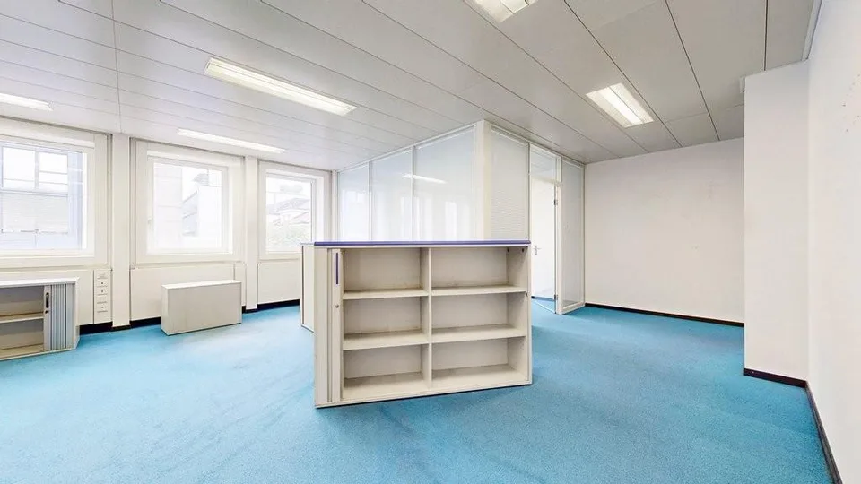 Top vernetzte Praxis-/Bürofläche mit hoher Laufkundschaft