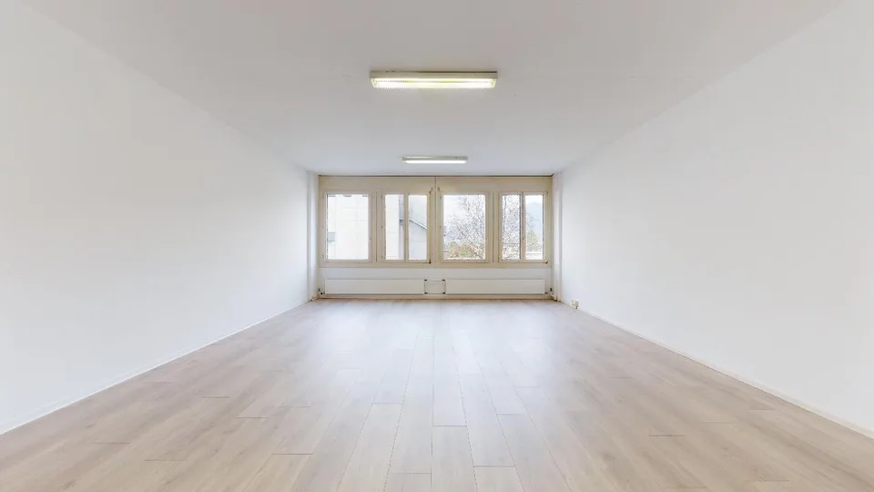 Ufficio luminoso e versatile di 68 m2 – Quartino