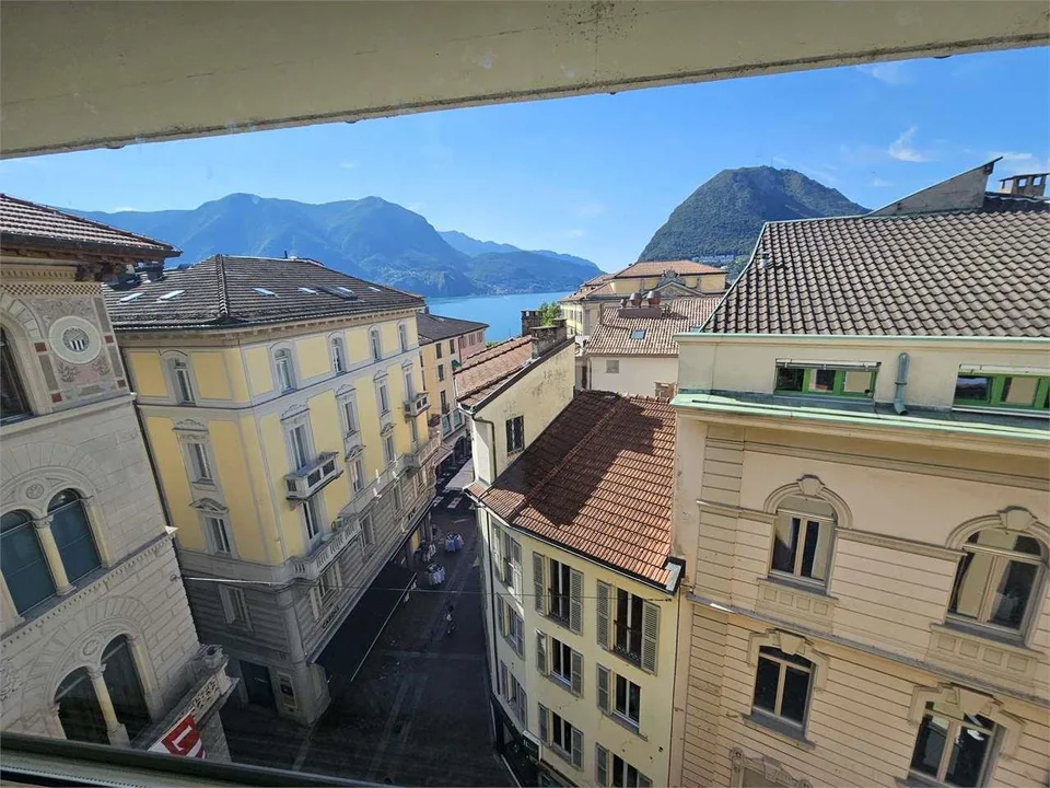 Lugano centro, ufficio ultimo piano 7.5 locali