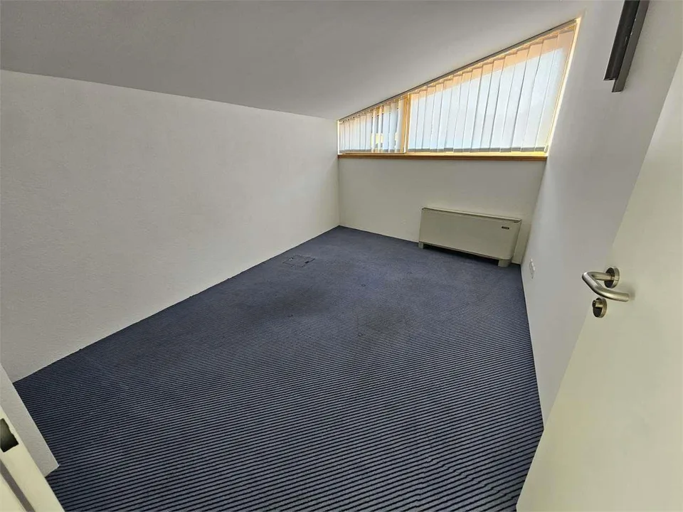 Lugano centro, ufficio ultimo piano 7.5 locali