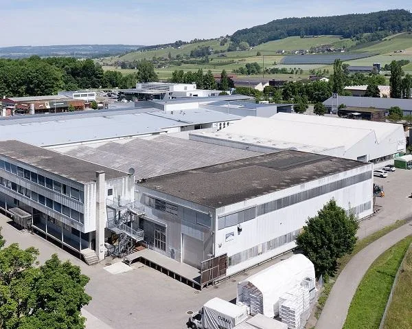 Zentrale Lager- und Produktionsflächen