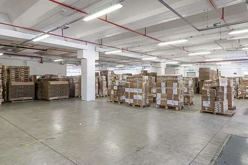 Affittasi spazio logistico /magazzino di ampia metratura a Cadenazzo