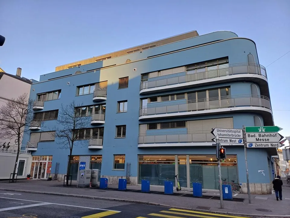 Neu saniert mit 21 m2 Balkon in den Innenhof