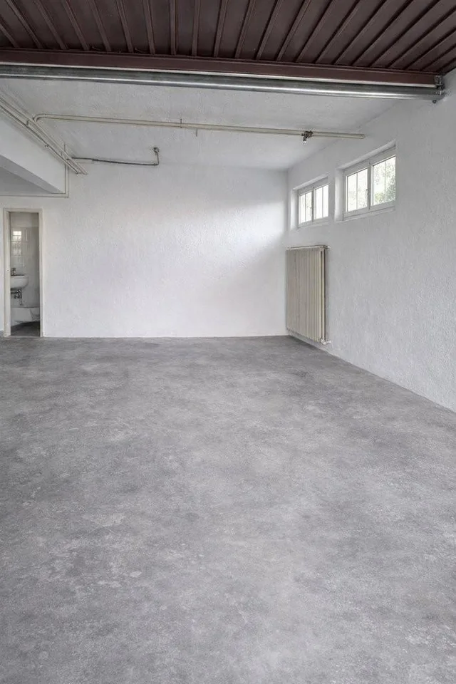Ampio Garage con Magazzino e Bagno privato. 2 MESI GRATIS!