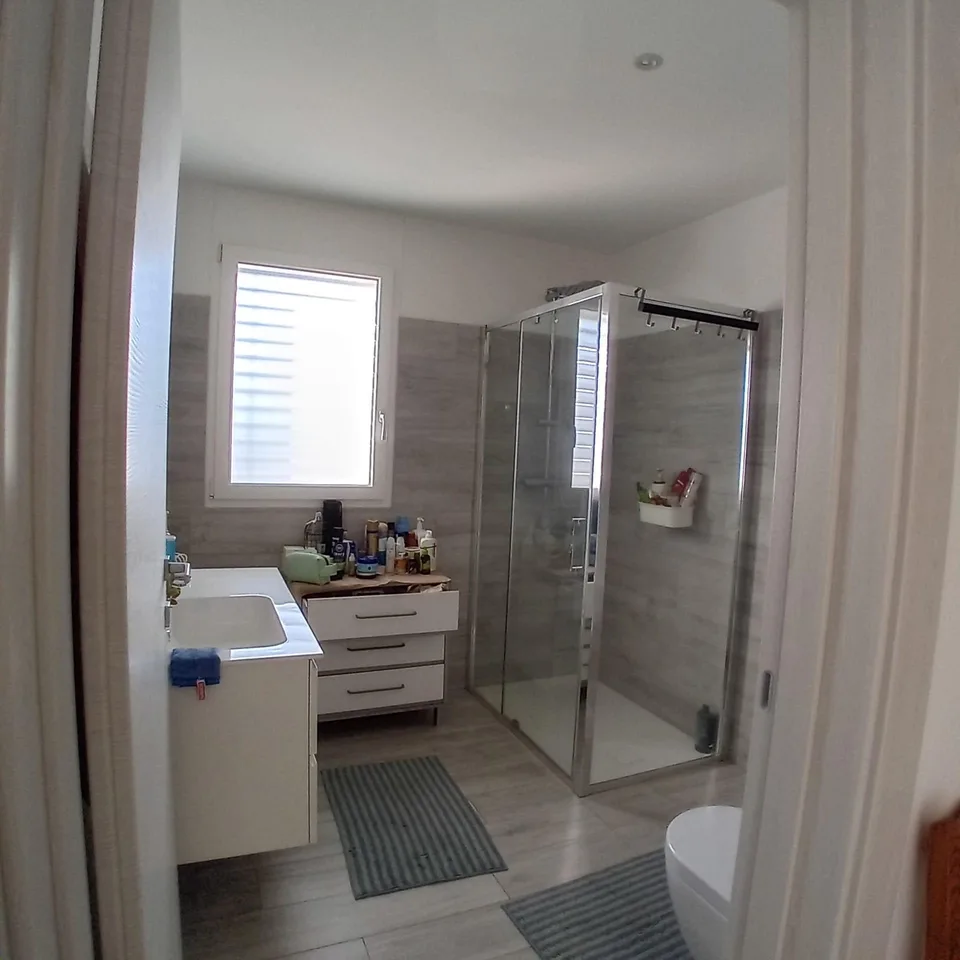 Bifamiliare con piscina privata a Sementina
