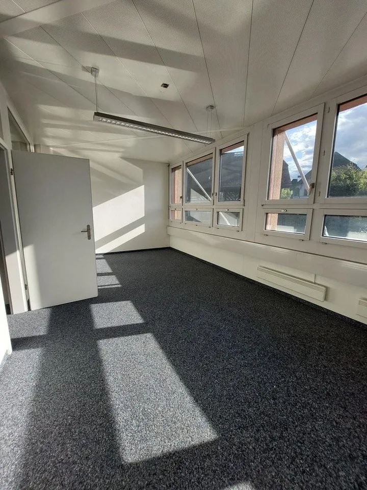 Helle und zentrale Bürofläche in Huttwil zu vermieten