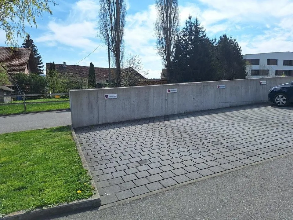 Aussenparkplatz zu vermieten
