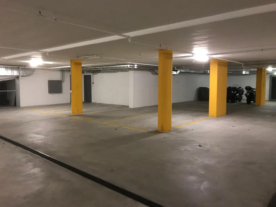 Einstellplätze in geschlossener Tiefgarage