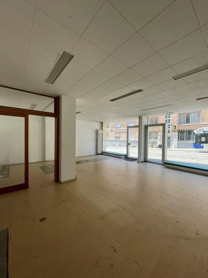 Surface commerciale avec emplacement idéal ! – photo 6 of 9