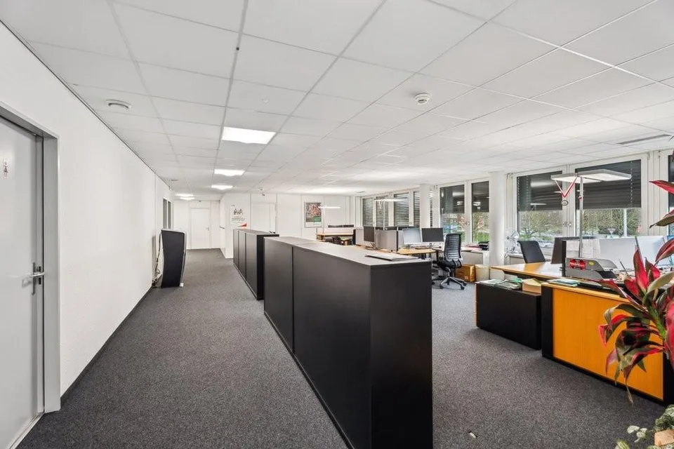 Magnifique bureau à proximité des axes autoroutiers !