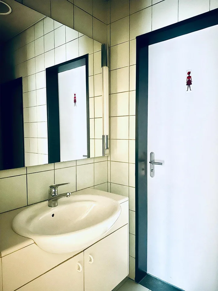 Affittasi da subito in posizione centrale uffici di 198 m2 – foto 7 di 12