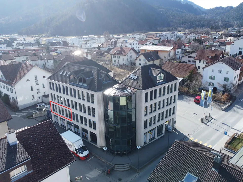 Helle Praxis oder Büro and zentraler Lage