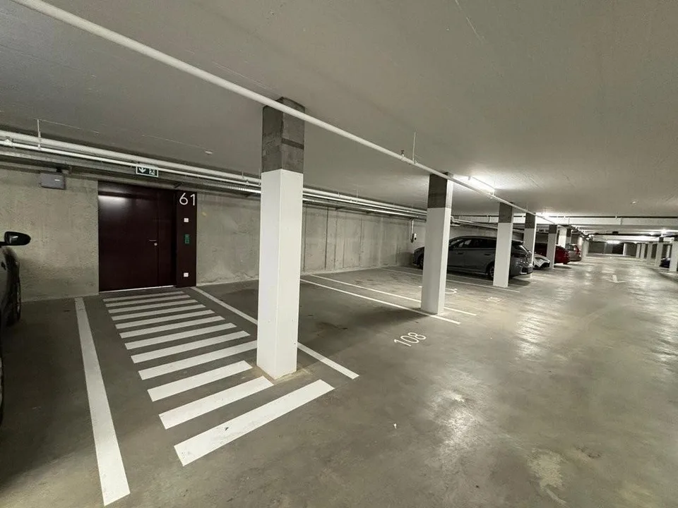 Places de parc souterraines disponible dans un quartier résidentiel