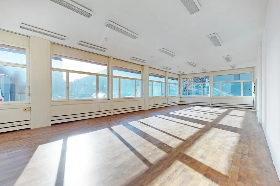 Spazio commerciale di 125m2 al pianterreno - ccessibilità strategic...