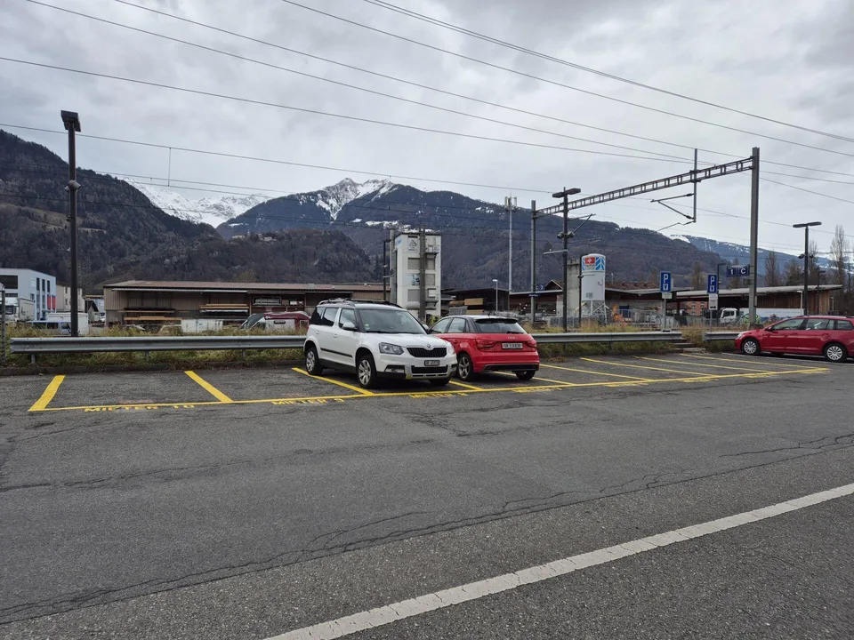 Parkplatz am Bahnhof Maienfeld