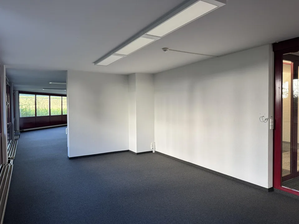 Helle Bürofläche im EG mit Zugang Anlieferung