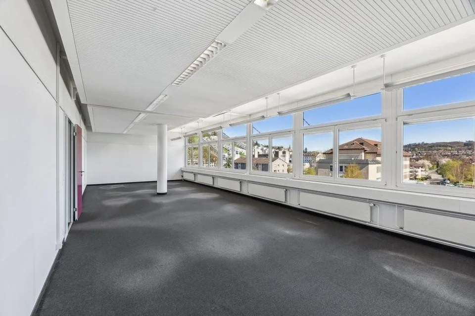 Zwei Geschosse voller Potential ! Ausgebaute Büro- und Gewerbeflächen