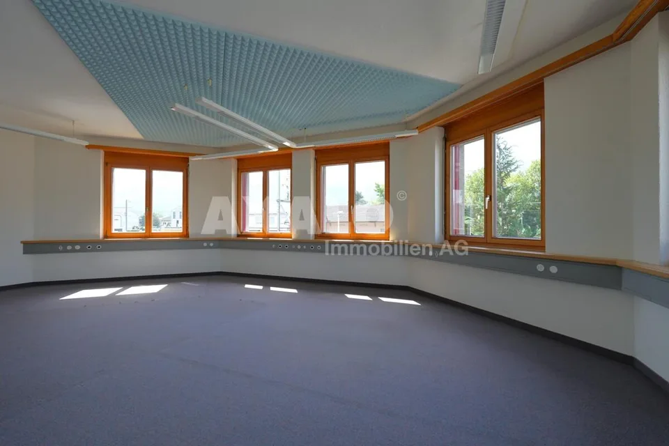 Helle Büro-/ Praxisfläche an gut erschlossener Lage in Sevelen