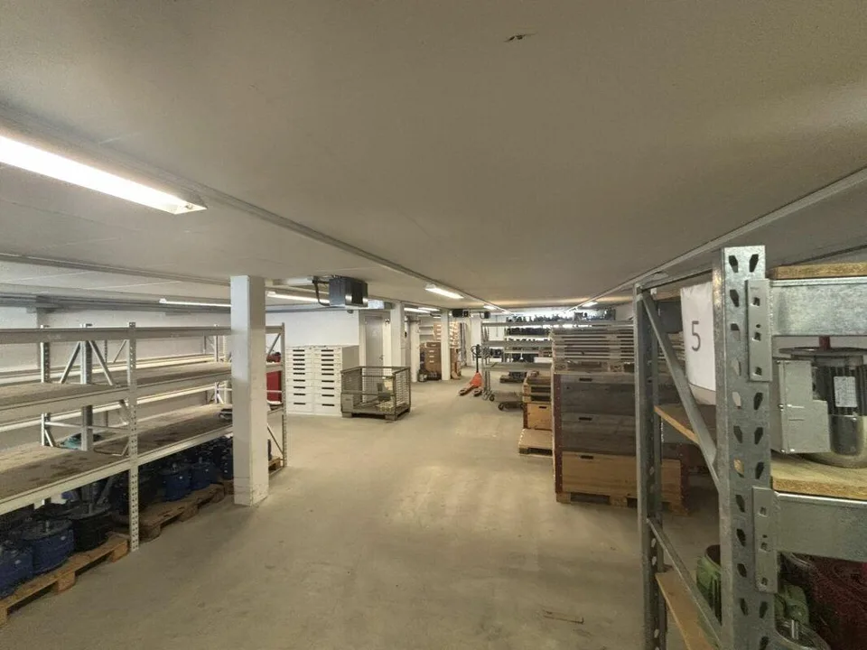 Lager, Logistik, Produktion & Büroräumlichkeiten – Foto 7 von 13