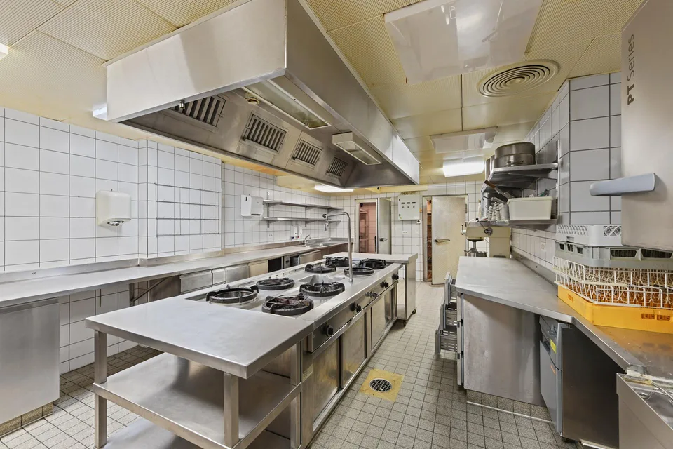 Restaurant mit Profi-Gastro-Küche in Herisau (fast 300 m², 70 Sitzp... – Foto 11 von 13