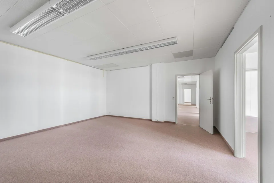 Grosszügige Gewerbe-/Bürofläche im 1.OG in Zürich-Altstetten – photo 6 sur 13