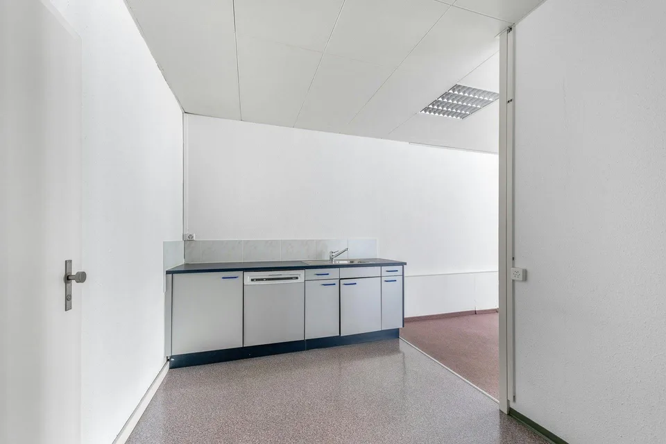 Grosszügige Gewerbe-/Bürofläche im 1.OG in Zürich-Altstetten – photo 7 sur 13