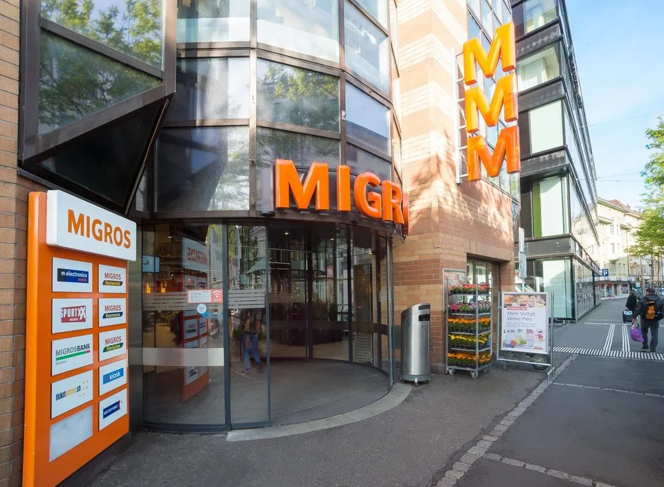 Gewerbeeinheit mit 400m² Fläche in Shopping Center - Migros Claramarkt