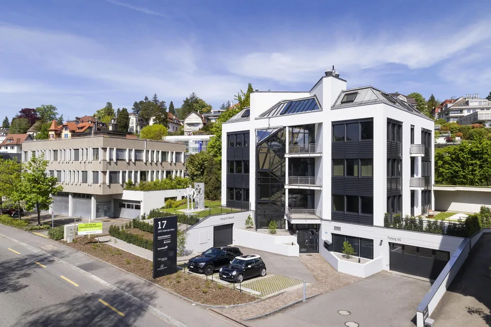 Moderne ausgebaute Praxisräume mit Garten - 210 m²