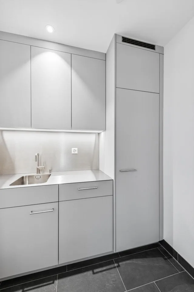 Moderne ausgebaute Praxisräume mit Garten - 210 m²