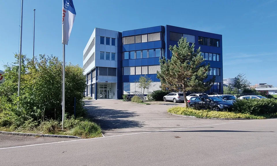 Grosszügige Bürofläche - sofort bezugsbereit - Geschäftshaus Sennweid