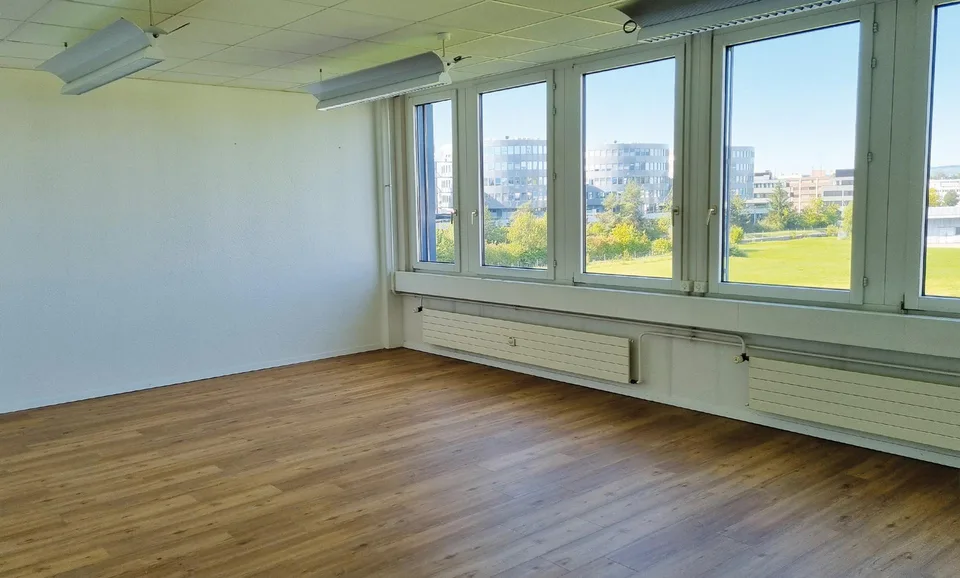Grosszügige Bürofläche - sofort bezugsbereit - Geschäftshaus Sennweid
