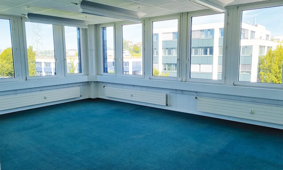 Grosszügige Bürofläche - sofort bezugsbereit - Geschäftshaus Sennweid