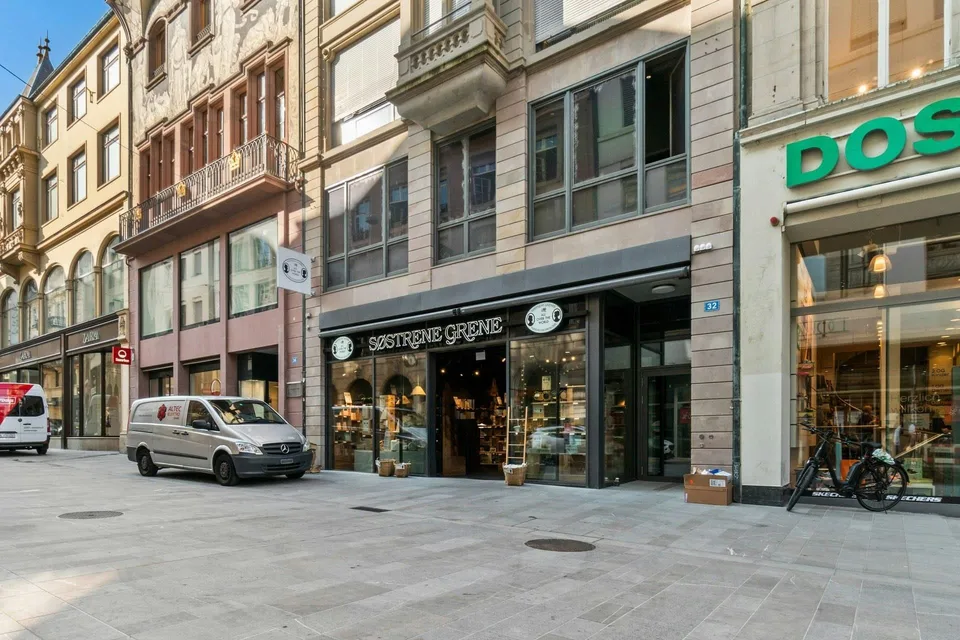 Moderne Bürofläche mit Terrasse