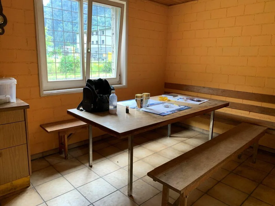 Gewerbehalle und Bürogebäude