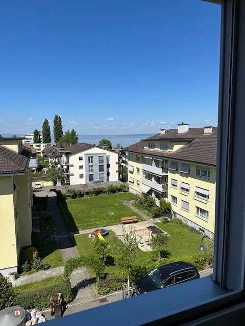 mit schöner Aussicht, helle, 4 Zimmer-Wohnung