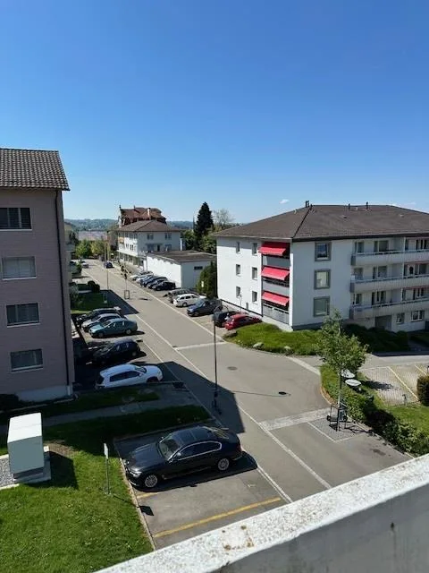mit schöner Aussicht, helle, 4 Zimmer-Wohnung