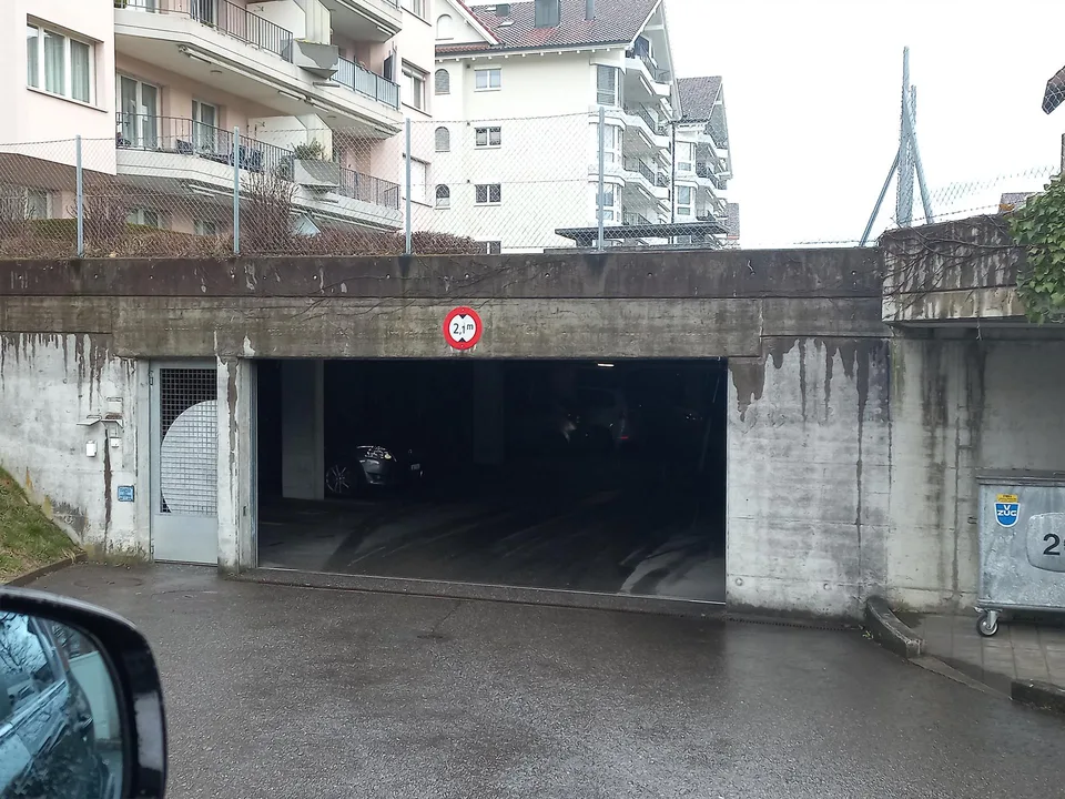 Einstellhallenplatz in Alpnach