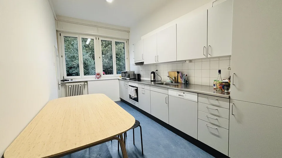 Möbliertes helles WG-Zimmer 14m2, zentral, ruhig, sonnig