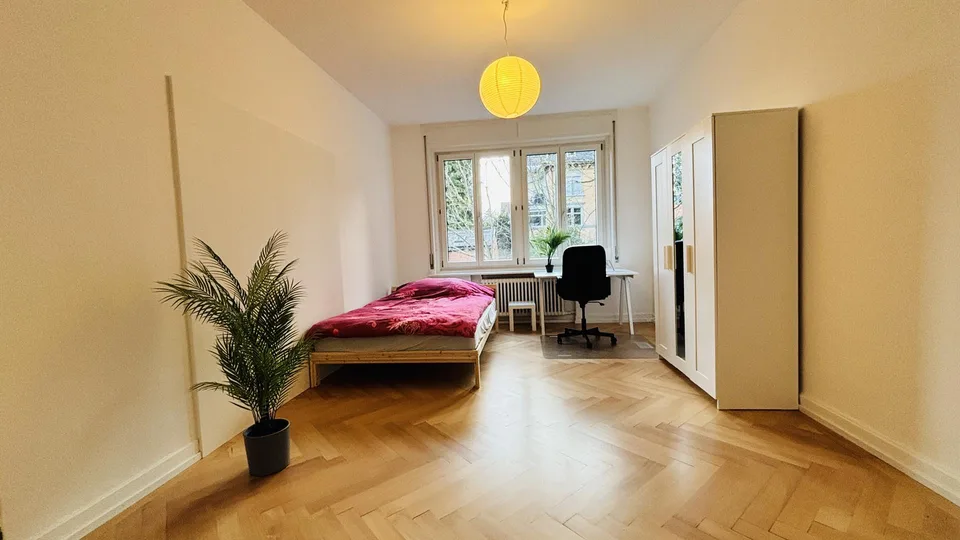 Möbliertes helles WG-Zimmer 14m2, zentral, ruhig, sonnig