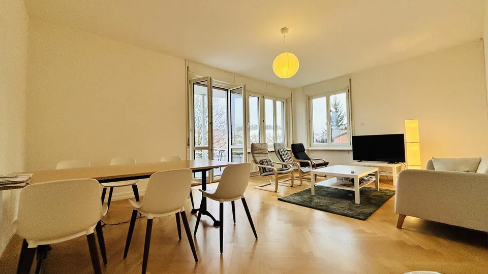 Möbliertes helles WG-Zimmer 14m2, zentral, ruhig, sonnig
