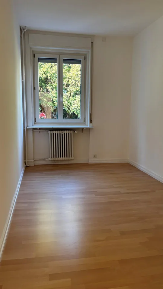 Möbliertes helles WG-Zimmer 14m2, zentral, ruhig, sonnig