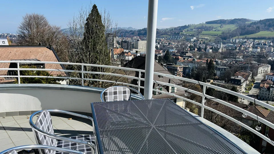 Möbliertes helles WG-Zimmer 14m2, zentral, ruhig, sonnig