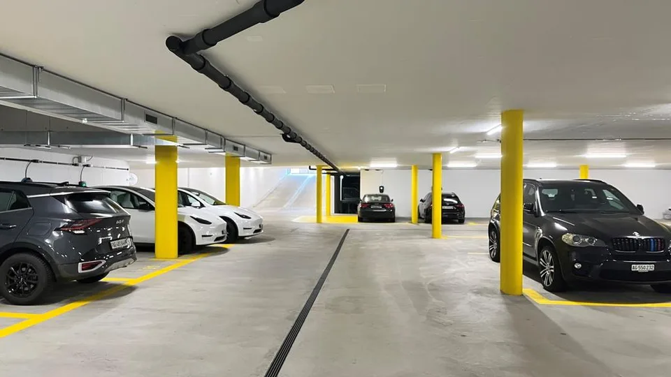Motorradeinstellplätze zu vermieten