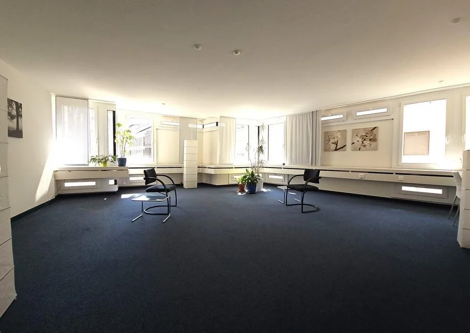 Büro- Schulungs- Praxisräumlichkeiten - Mitten im Zentrum