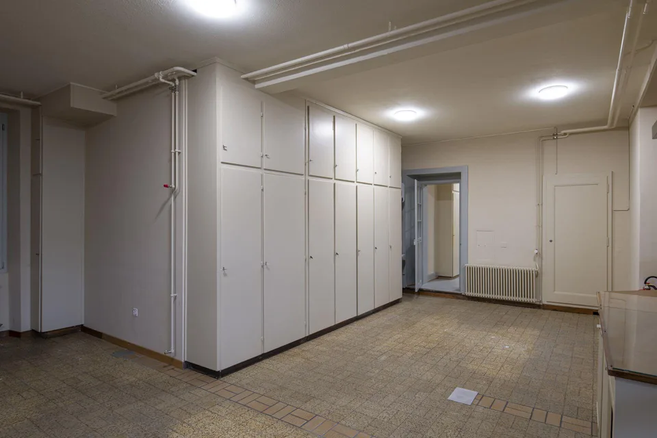 Frisch renovierte Bürofläche am Bahnhof Kerzers