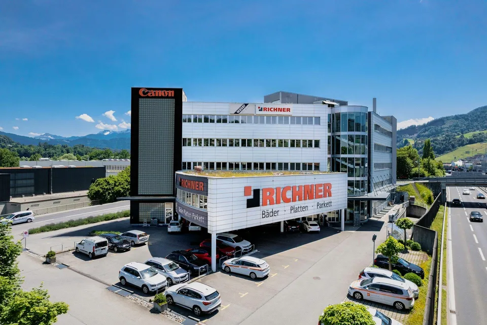 Lichtdurchflutete Büro-/Gewerbefläche in Kriens