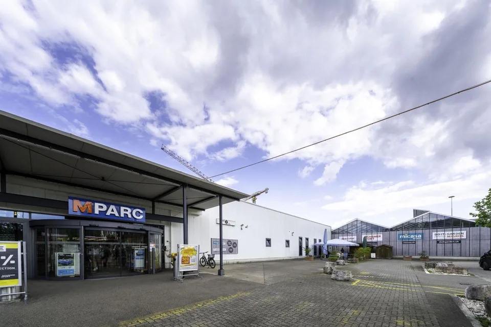 Grosszügige Ladenfläche mit 2'500m2 - MParc Delemont