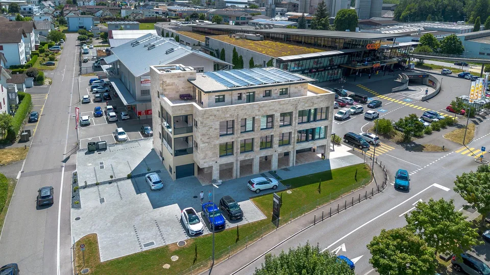 Neue Büro- und Praxisräume mit insgesamt rund 360 m2 im Edelrohbau